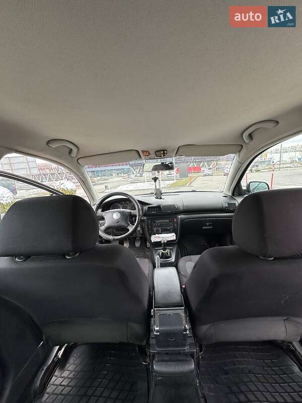 Седан Volkswagen Passat 2003 в Львове