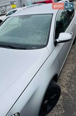 Універсал Volkswagen Passat 2010 в 
