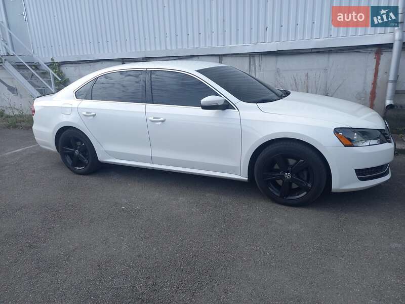 Седан Volkswagen Passat 2013 в Киеве