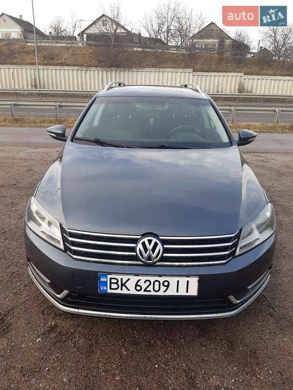 Универсал Volkswagen Passat 2011 в Ровно