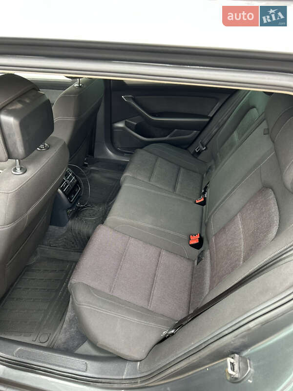 Універсал Volkswagen Passat 2015 в Харкові