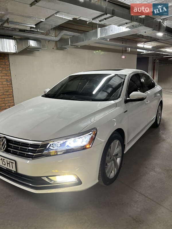 Седан Volkswagen Passat 2018 в Києві