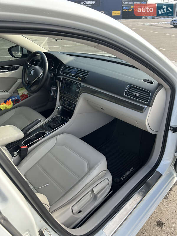 Седан Volkswagen Passat 2018 в Києві