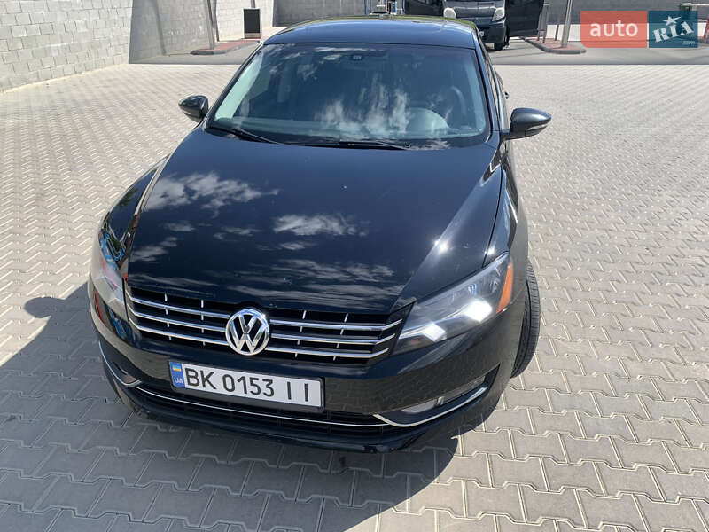 Седан Volkswagen Passat 2012 в Ровно