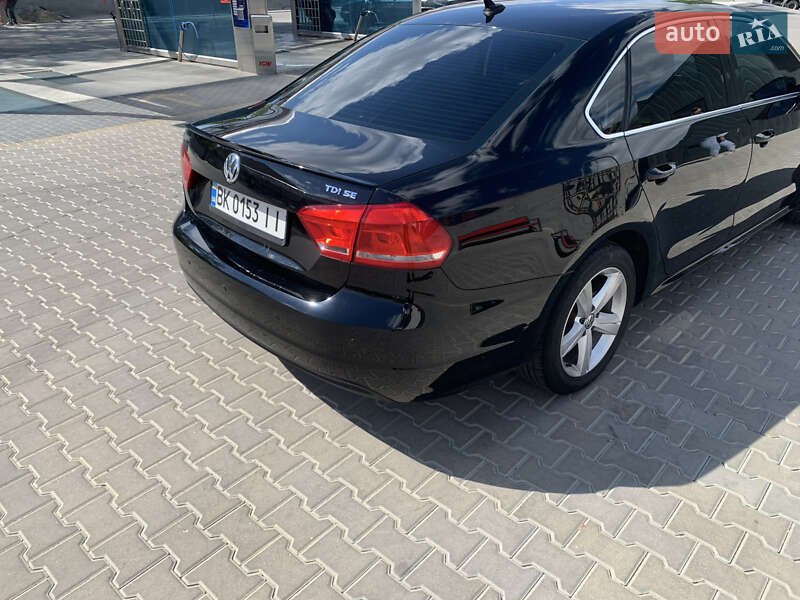 Седан Volkswagen Passat 2012 в Ровно