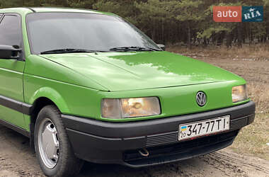Універсал Volkswagen Passat 1992 в 
