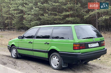 Універсал Volkswagen Passat 1992 в 