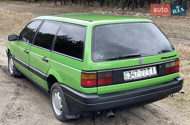 Універсал Volkswagen Passat 1992 в 