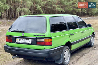 Універсал Volkswagen Passat 1992 в 