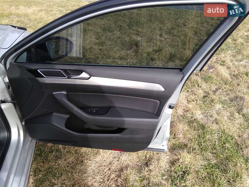 Универсал Volkswagen Passat 2015 в Хмельницком