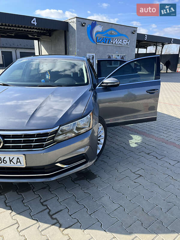 Седан Volkswagen Passat 2017 в Ужгороде