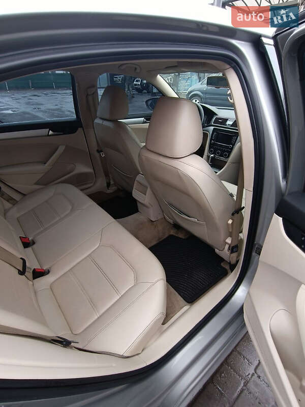 Седан Volkswagen Passat 2012 в Павлограді