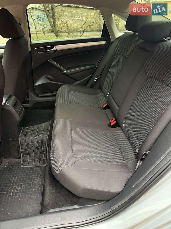 Седан Volkswagen Passat 2015 в Одессе