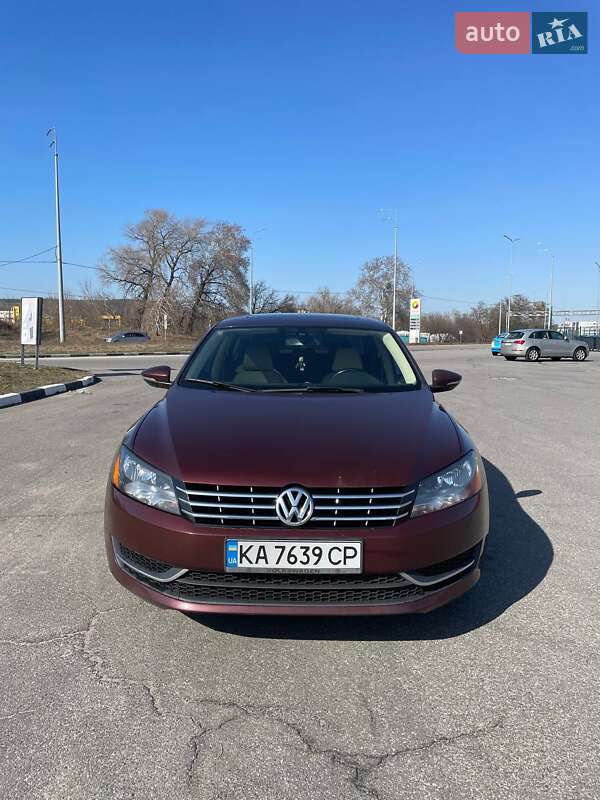 Седан Volkswagen Passat 2012 в Києві