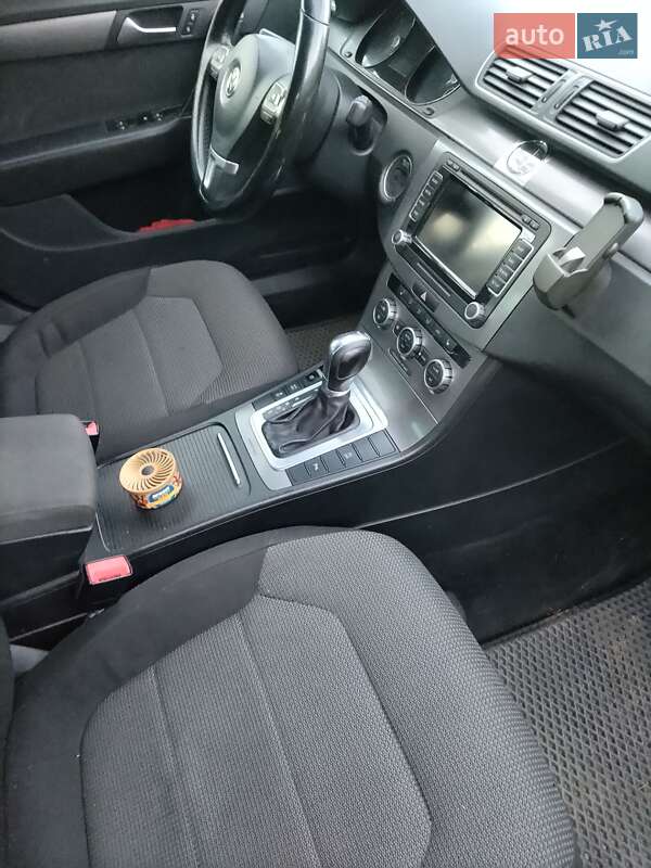 Универсал Volkswagen Passat 2012 в Хмельнике