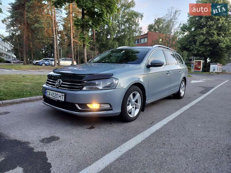Універсал Volkswagen Passat 2012 в 