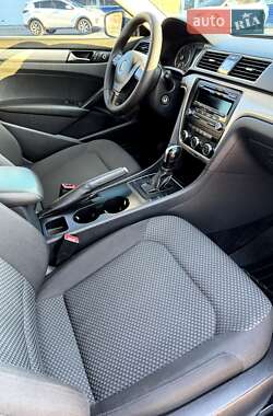 Седан Volkswagen Passat 2012 в 