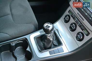 Седан Volkswagen Passat 2006 в Сарнах
