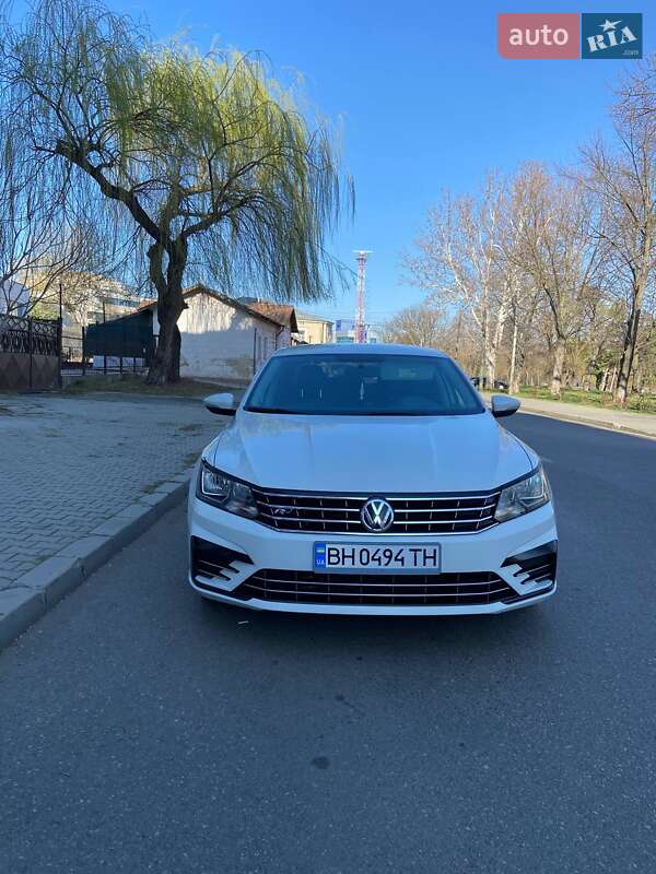 Седан Volkswagen Passat 2016 в Измаиле