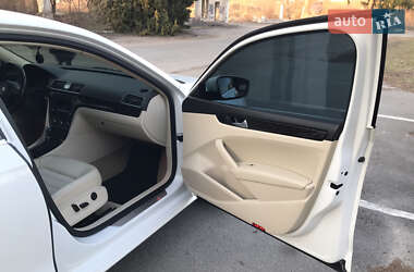 Седан Volkswagen Passat 2015 в 