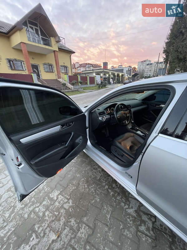 Седан Volkswagen Passat 2012 в Новояворовске