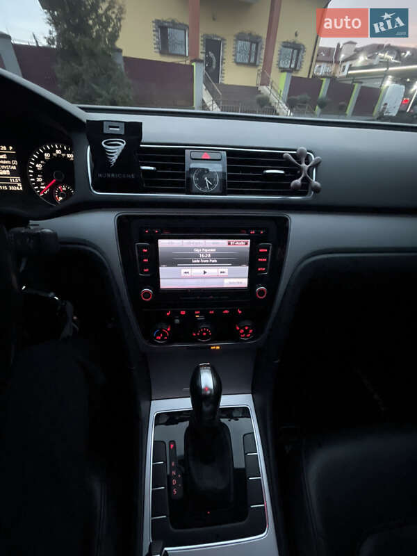 Седан Volkswagen Passat 2012 в Новояворовске