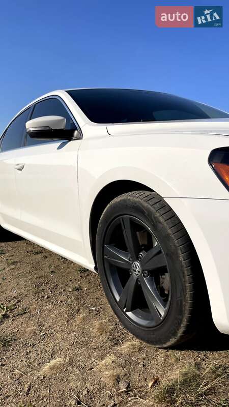 Седан Volkswagen Passat 2013 в Чернигове
