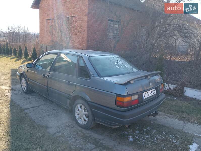 Седан Volkswagen Passat 1989 в Ивано-Франковске