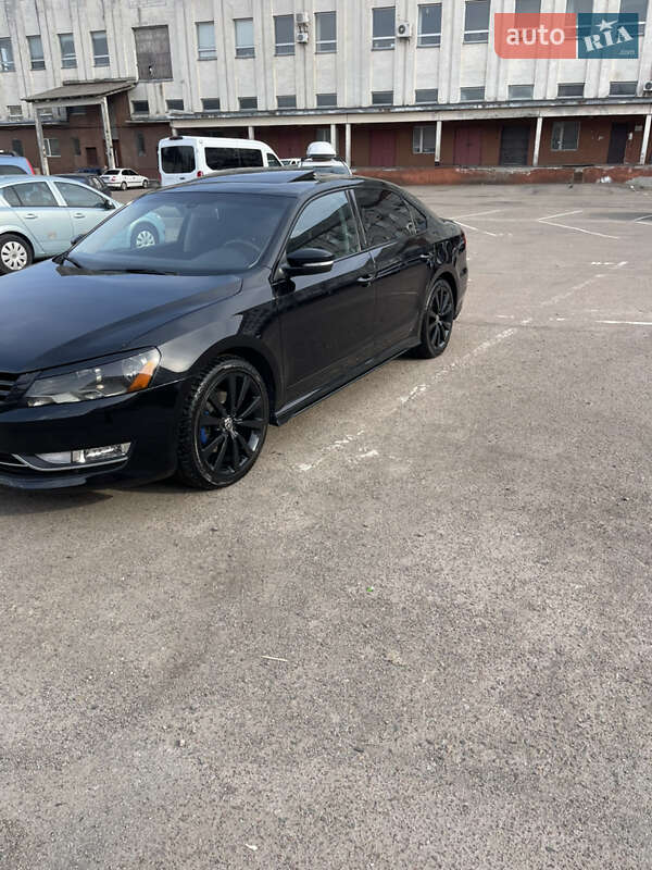 Седан Volkswagen Passat 2012 в Чернігові