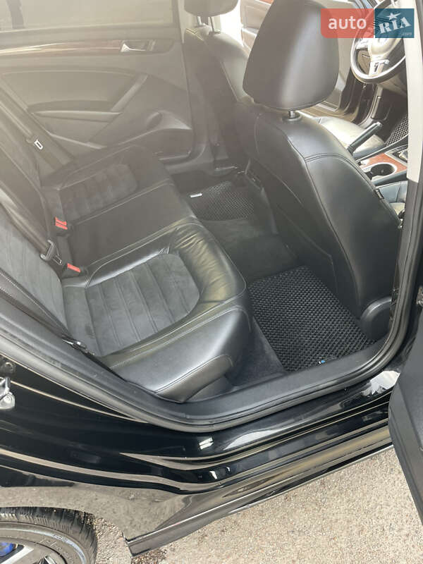 Седан Volkswagen Passat 2012 в Чернігові