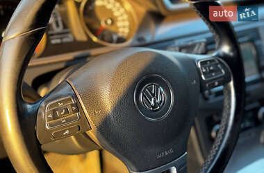 Универсал Volkswagen Passat 2011 в 
