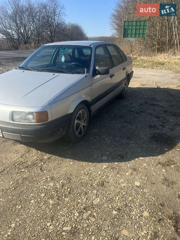 Седан Volkswagen Passat 1990 в 