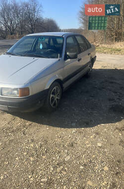 Седан Volkswagen Passat 1990 в 