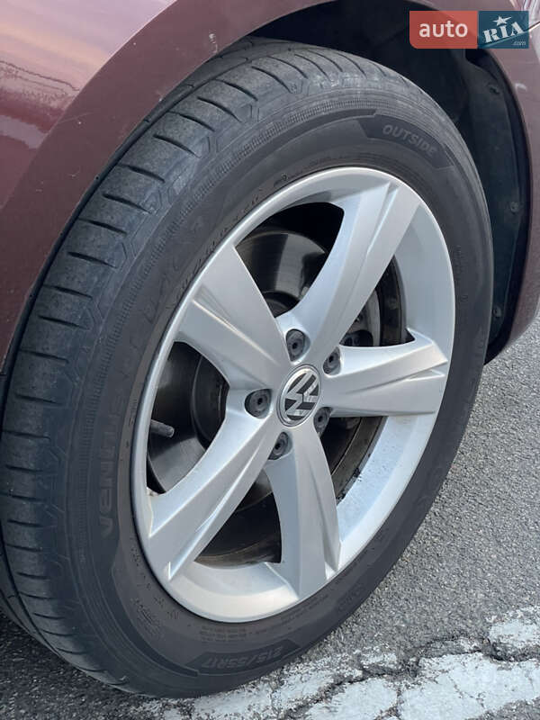 Седан Volkswagen Passat 2013 в Києві