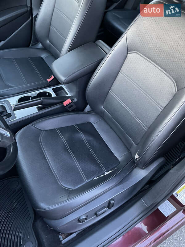 Седан Volkswagen Passat 2013 в Києві