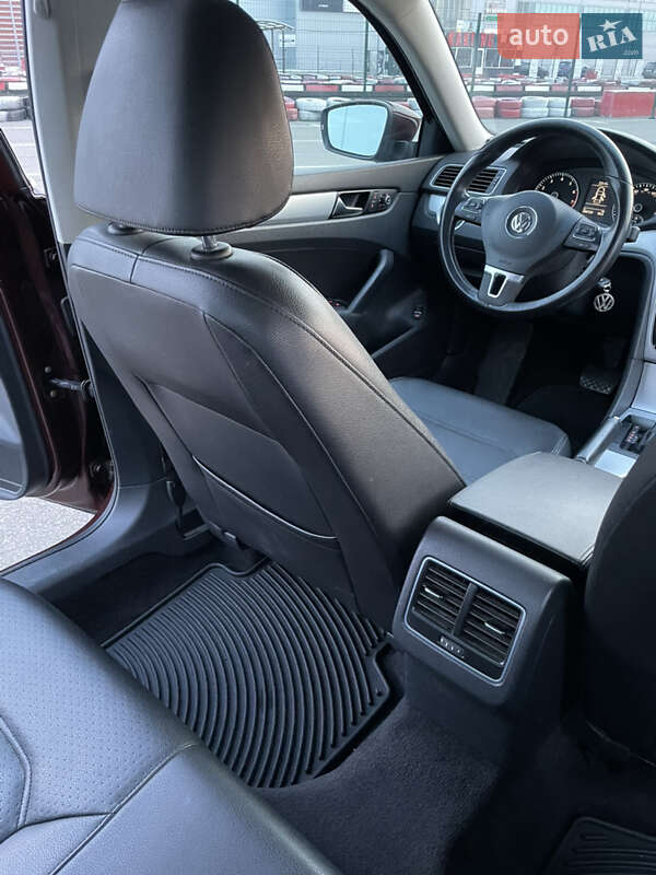 Седан Volkswagen Passat 2013 в Києві