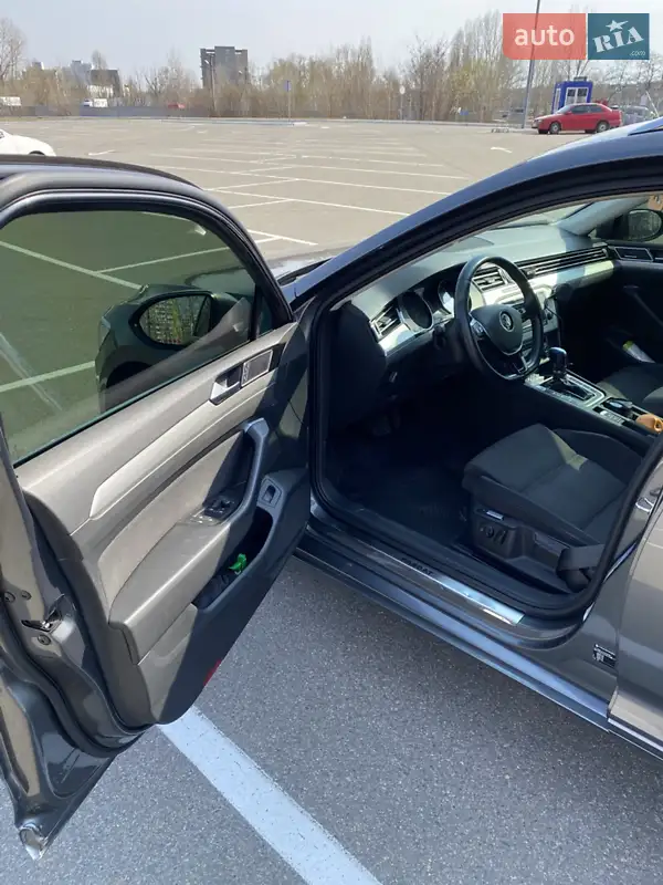 Volkswagen Passat 2017 VIN WVWZZZ3CZHE176544 фото оголошення 6 з 53