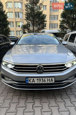 Седан Volkswagen Passat 2022 в 