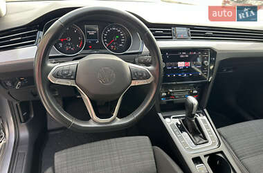 Седан Volkswagen Passat 2022 в 