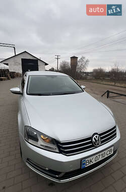 Седан Volkswagen Passat 2011 в Дубно