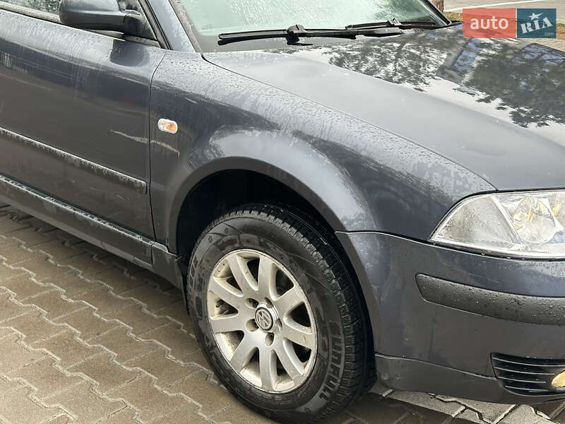 Универсал Volkswagen Passat 2002 в Ровно