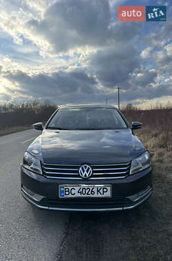 Седан Volkswagen Passat 2011 в Львове