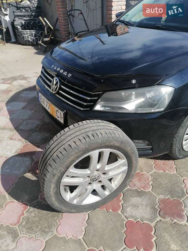 Седан Volkswagen Passat 2013 в Хмельницькому