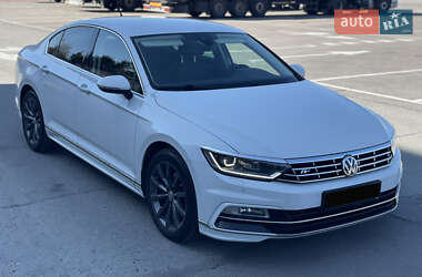 Седан Volkswagen Passat 2017 в 