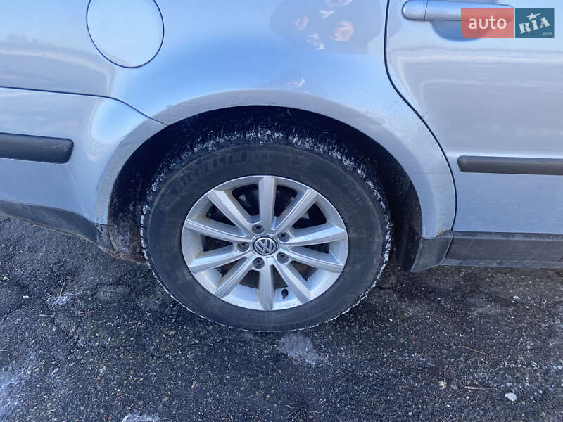 Седан Volkswagen Passat 2002 в Глухове