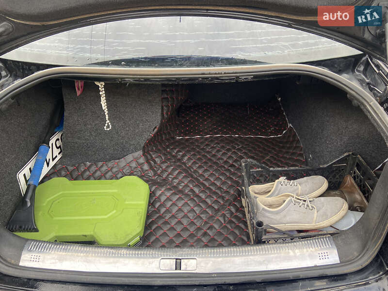 Седан Volkswagen Passat 2003 в Яворове