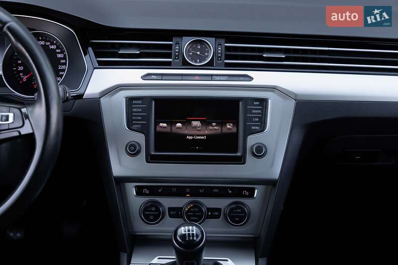 Універсал Volkswagen Passat 2015 в Луцьку