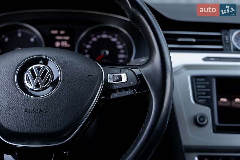 Універсал Volkswagen Passat 2015 в Луцьку