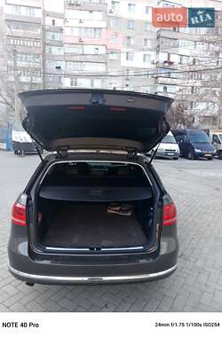 Універсал Volkswagen Passat 2012 в 