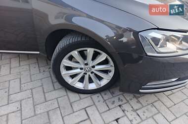 Універсал Volkswagen Passat 2012 в 